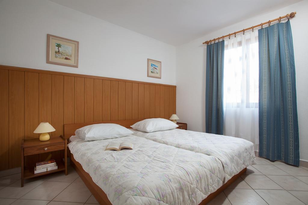 Daila Apartments Новиград Экстерьер фото