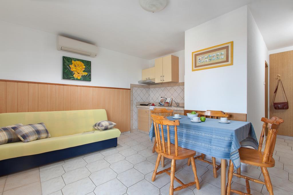 Daila Apartments Новиград Экстерьер фото